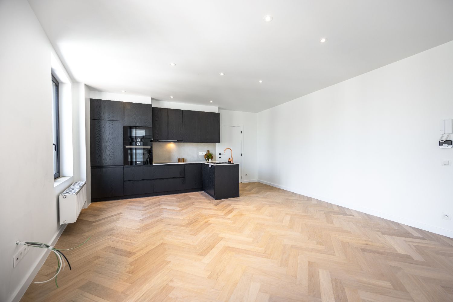 Recent gerenoveerd twee slaapkamer appartement vlakbij de Grote Markt foto {{pictureIndex}}