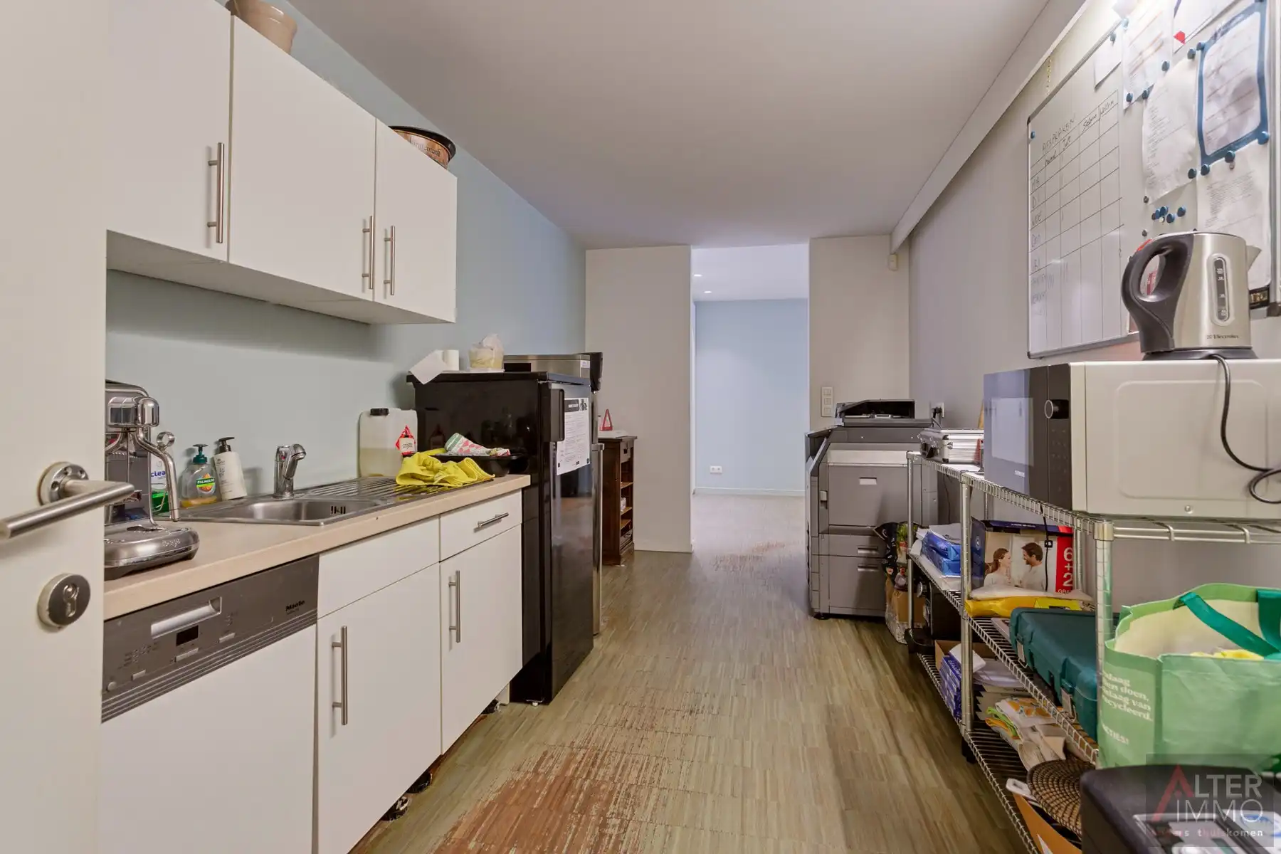 Bedrijfspand met appartement op toplocatie met uiterste visibiliteit! foto 12