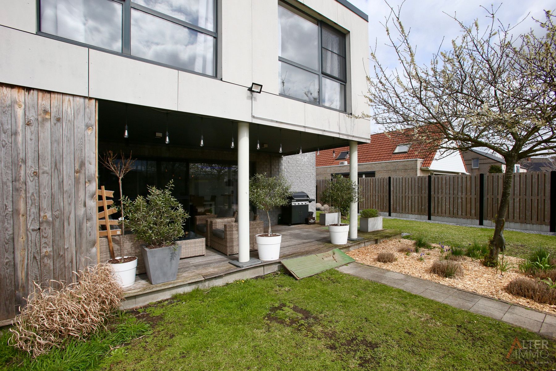 Residentiëel gelegen, moderne villa met 4 slaapkamers op een zuid-oostelijk georiënteerd perceel van 8a 69ca in Hasselt Kiewith. foto 2