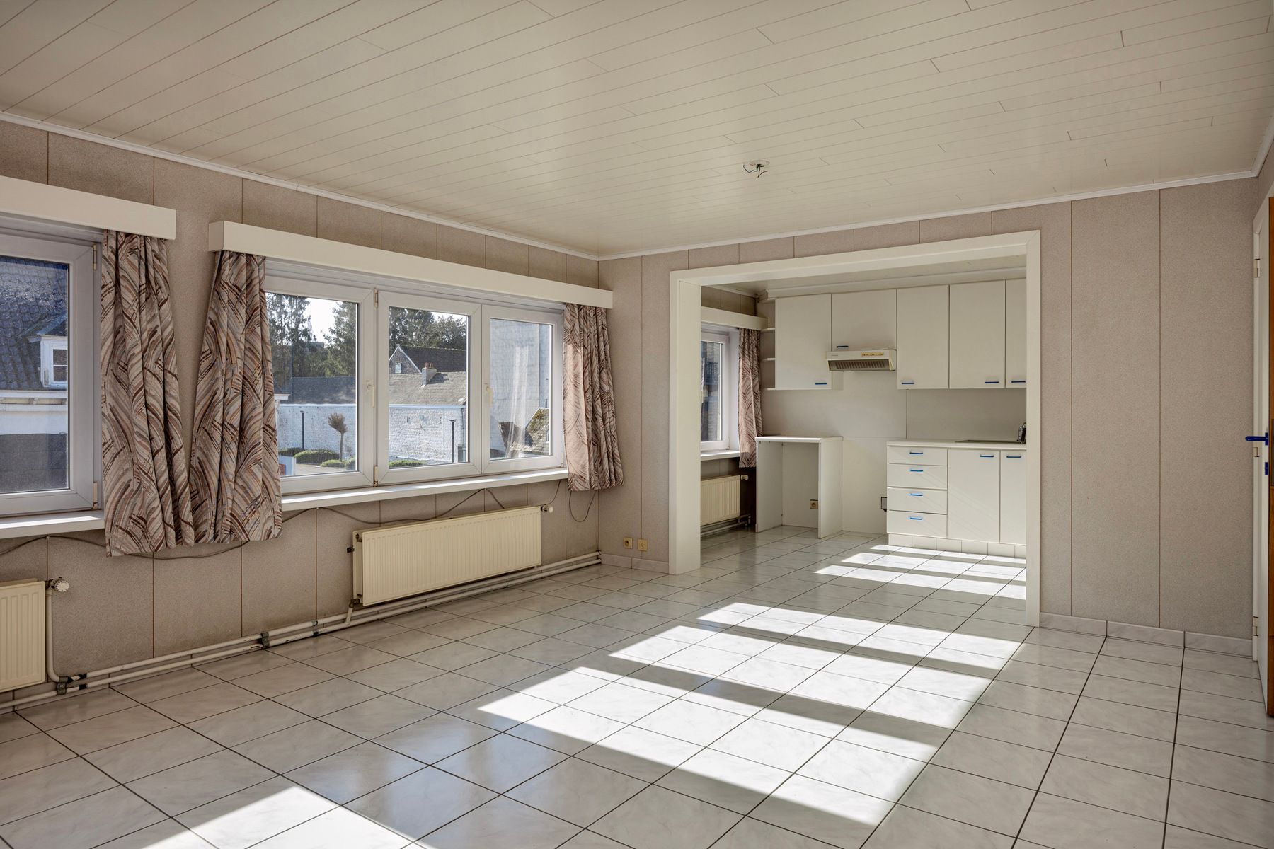 Handelshuis, ingedeeld als commerciële ruimte + appartement foto 13