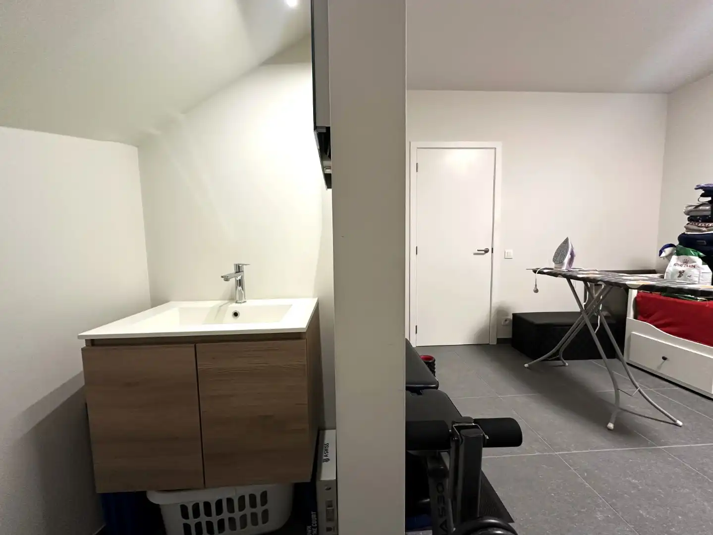 Zeer ruim appartement op goede locatie nabij de Smedenpoort foto 11