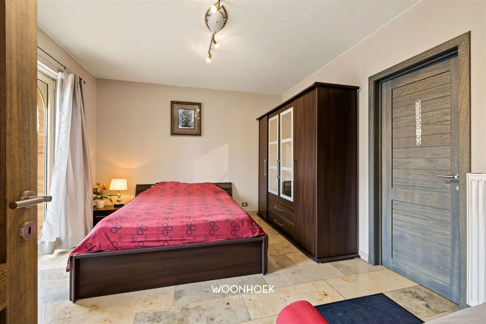 Exclusieve villa met panoramisch uitzicht en magazijn.  foto 20