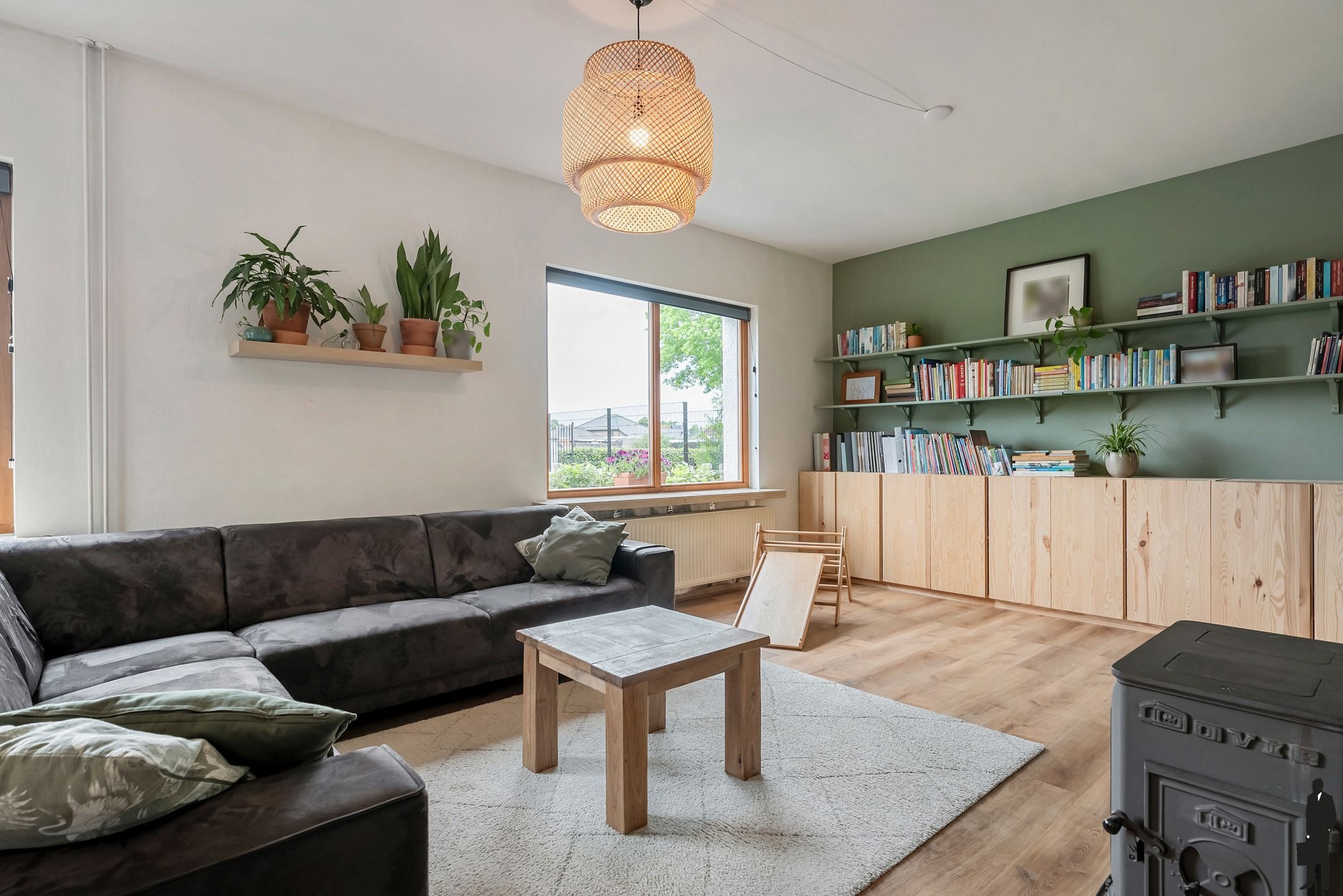 Woning met 4 slks en grote schuur op perceel van ca. 1026m² foto 5