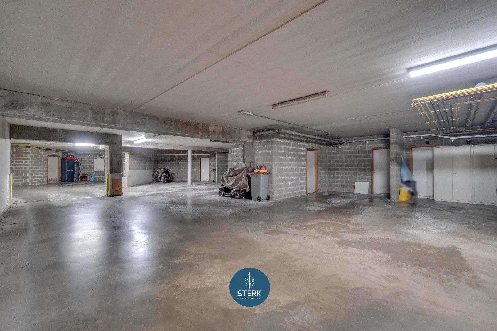INSTAPKLAAR DUPLEX-APPARTEMENT MET 3 SLPKS EN 2 TERRASSEN TE REKEM !  foto 17