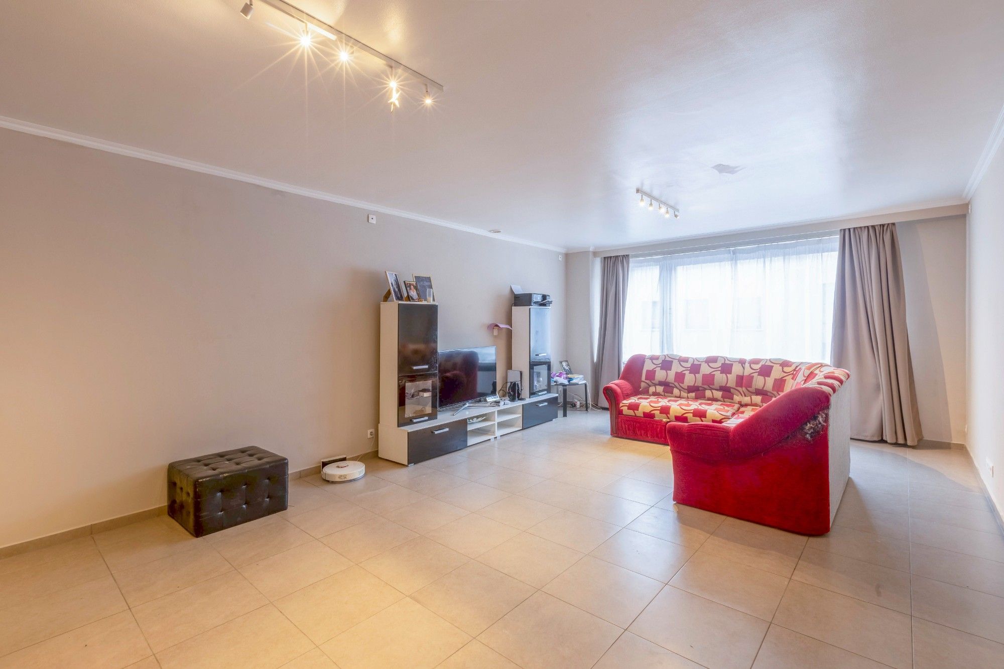 Appartement met 2 slaapkamers, terras én garage op wandelafstand van centrum foto 3