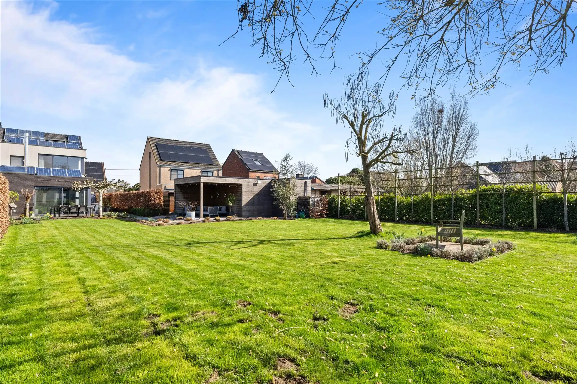 Modern halfopen bebouwing met uniek zicht in een landelijke omgeving. foto 2