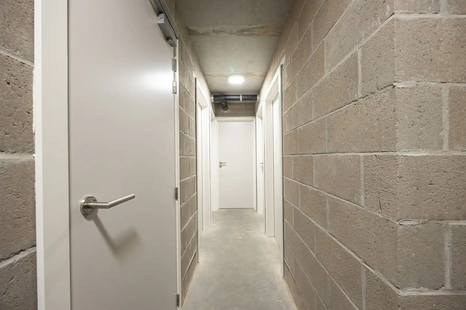 Modern nieuwbouwappartement met 2 slaapkamers, terras & overdekte autostaanplaats foto 20