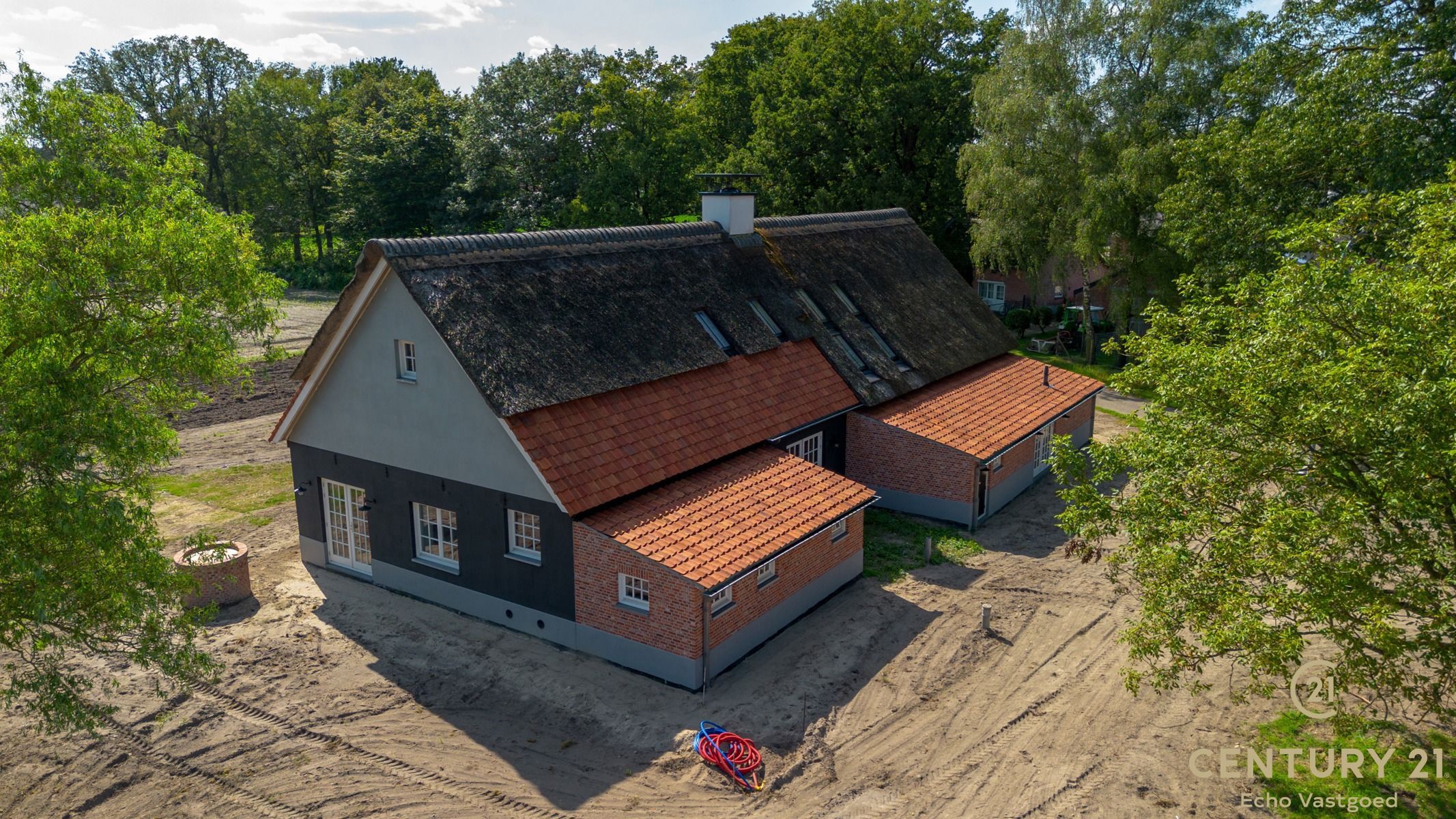 Uitzonderlijk landhuis bij natuurgebied te Poppel op 1.3Ha foto 3