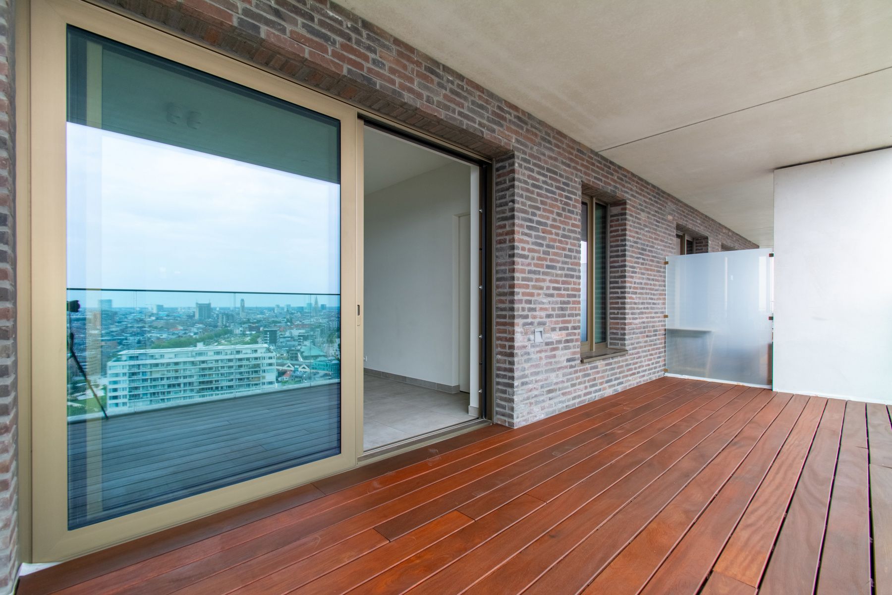 Ongemeubeld 1 slaapkamer appt. met zicht op de Schelde foto 7