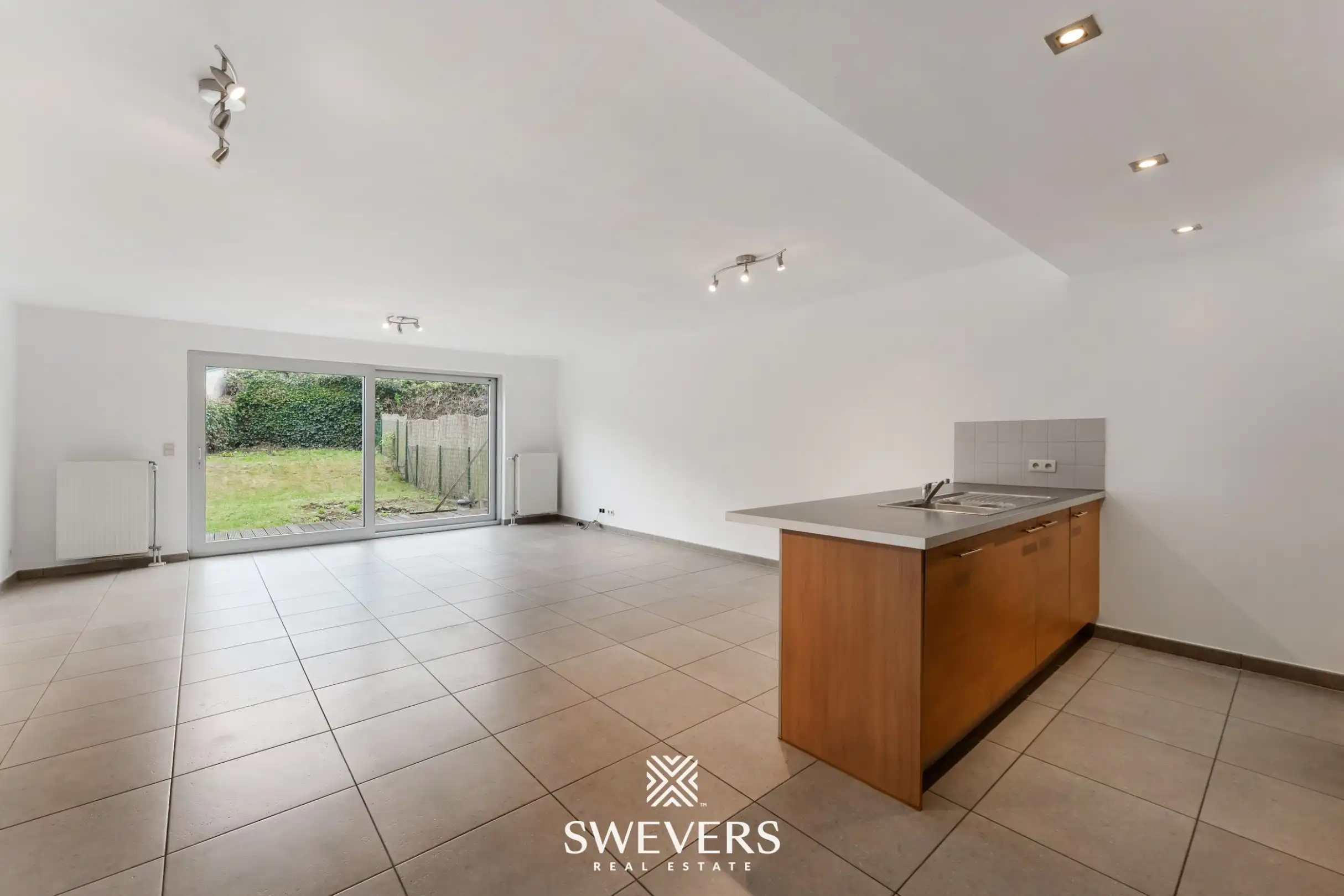 Ruim duplex appartement met 2 slaapkamers en tuin foto 7