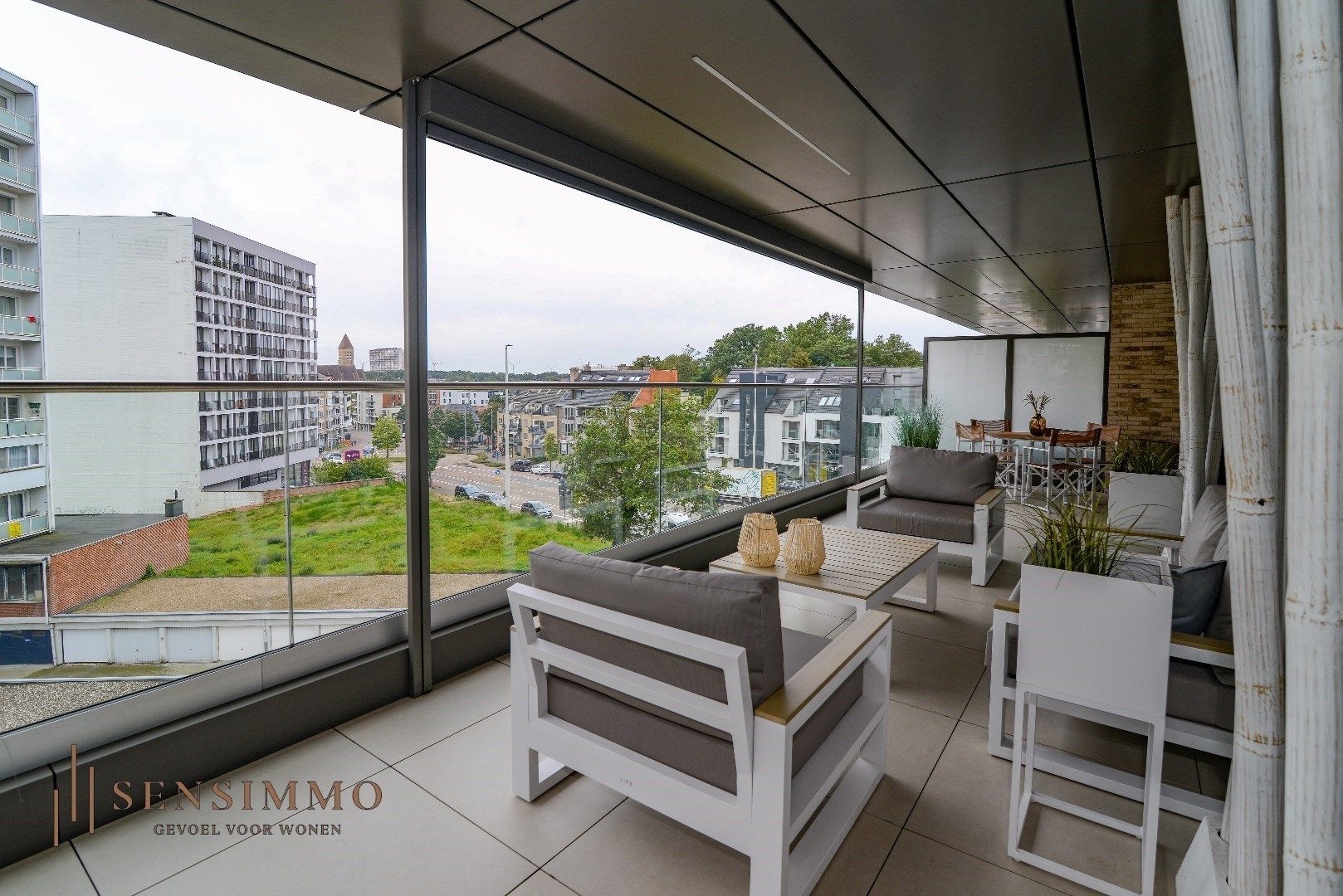 Ultra luxe 3 slaapkamerappartement met terras en parking in Genk centrum foto 20