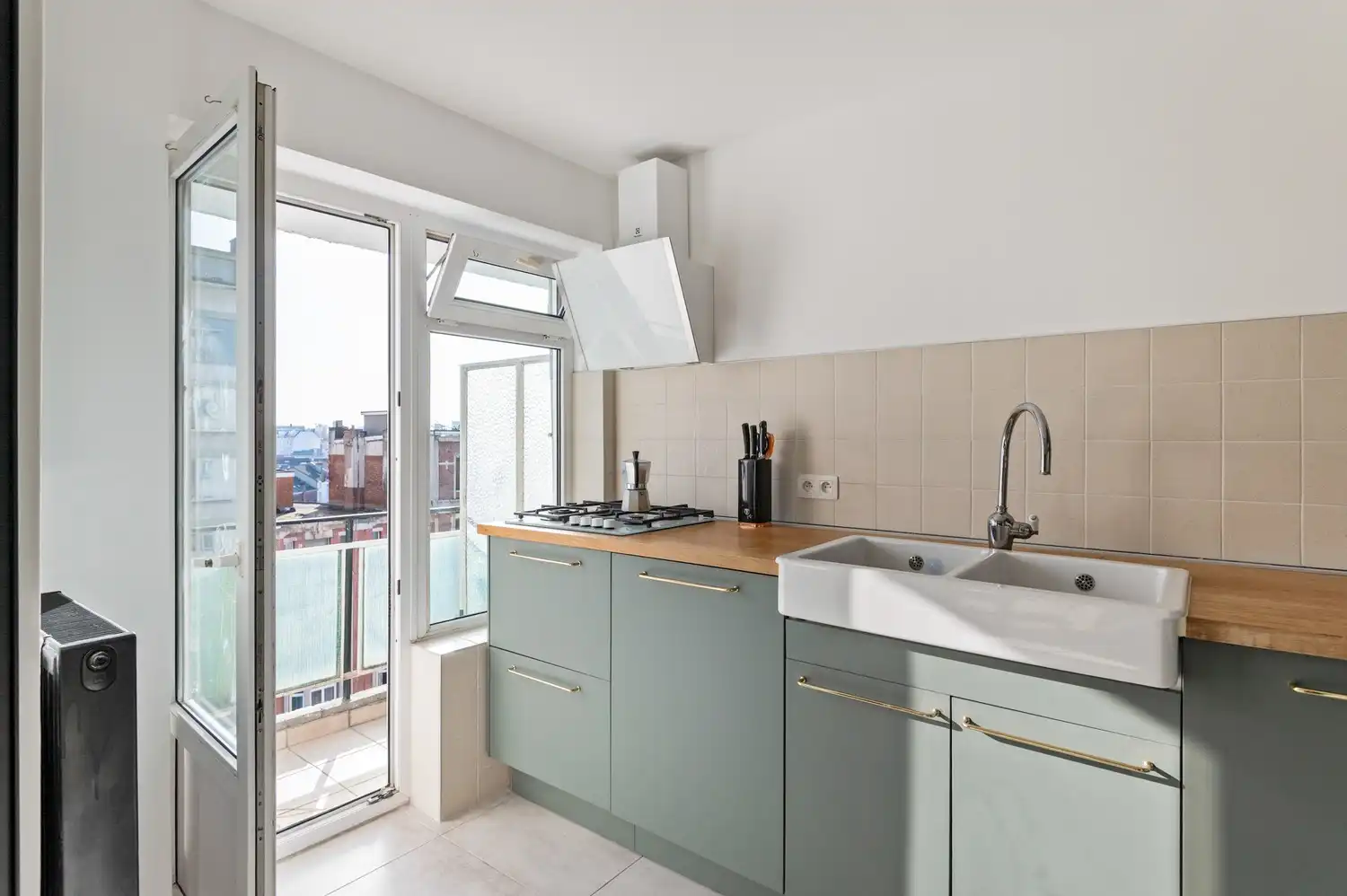 Gerenoveerd appartement met 2 slaapkamers en staanplaatsen te Antwerpen! foto 8