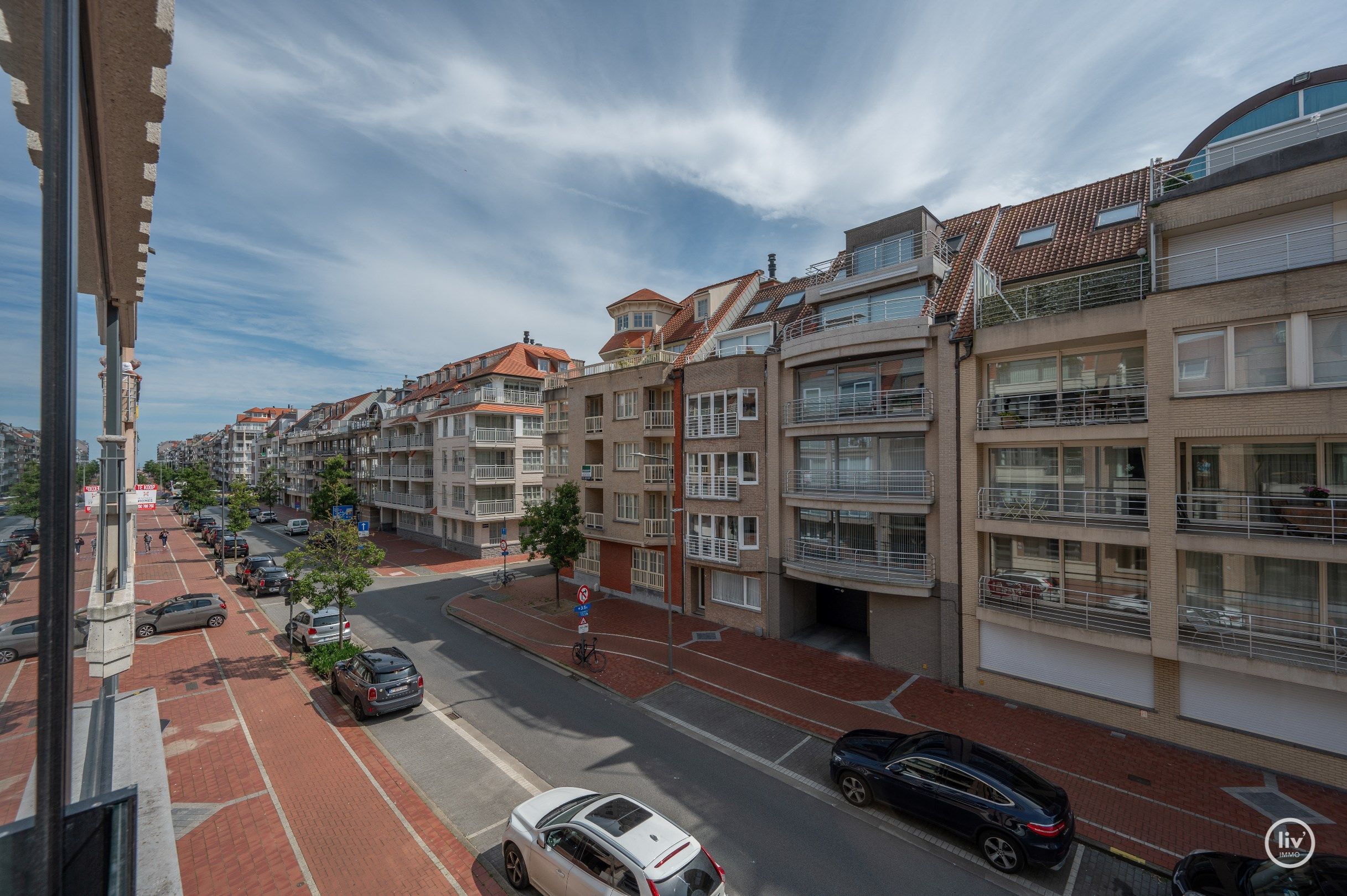 Gerenoveerd appartement met 3 slaapkamers gelegen op de Paul Parmentierlaan te Knokke vlakbij de Lippenslaan.  foto 7