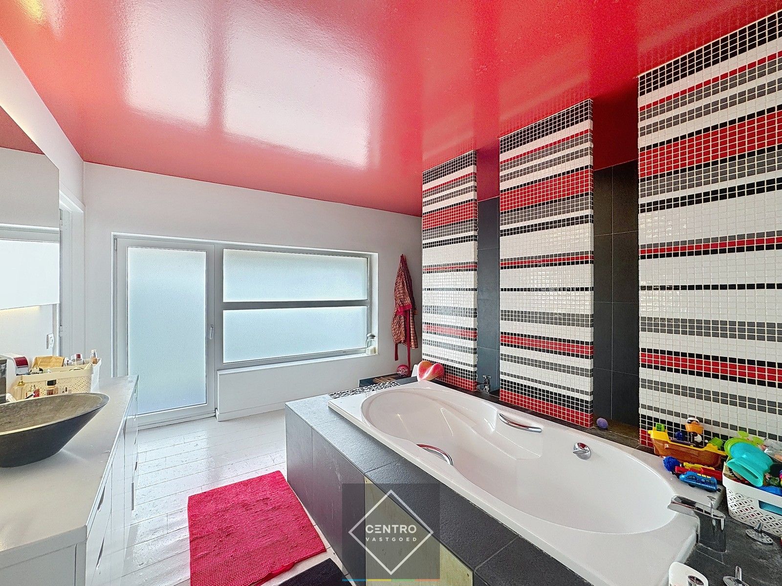 Instapklaar handelspand met wellness, appartement én verhuurde broodjeszaak – toplocatie in Sint-Eloois-Winkel (Ledegem). foto 21