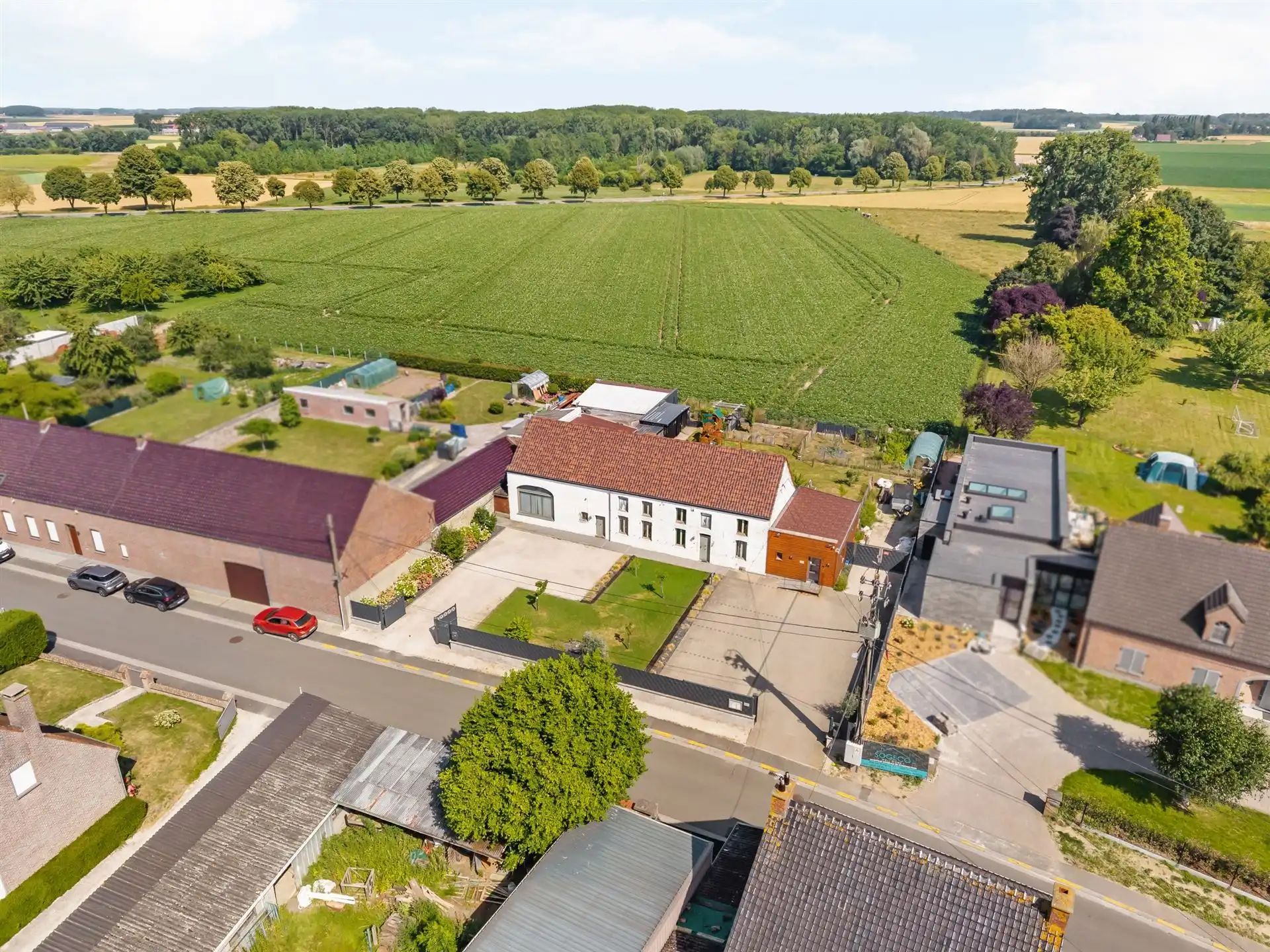 Karaktervolle gezinswoning met professionele ruimte! foto 4