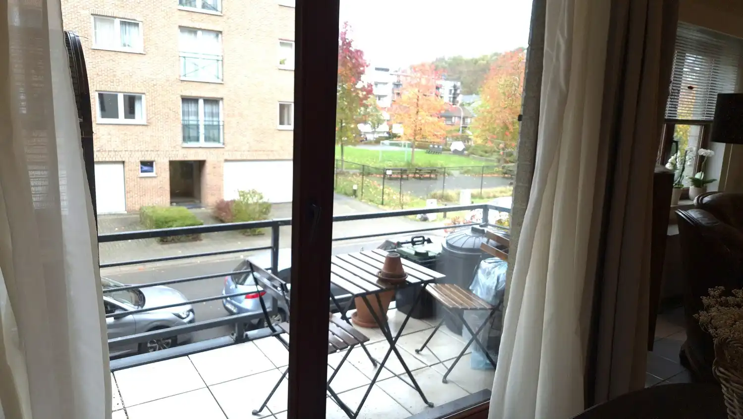 Ruim appartement met twee terrassen en binnenstaanplaats foto 2