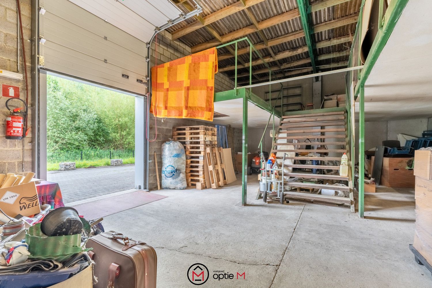 VASTGOEDVENNOOTSCHAP: MAGAZIJN MET CONCIERGEWONING + WINKEL foto 29