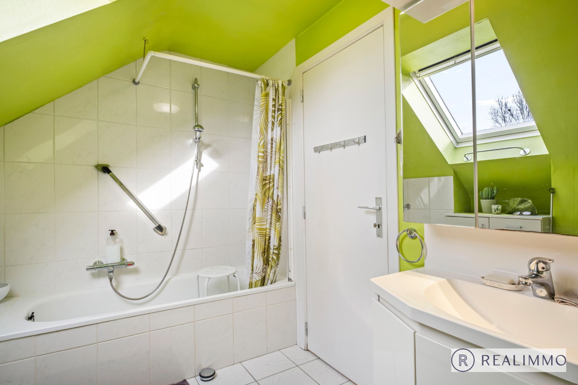 Charmante, goed onderhouden villa in résidentiële woonwijk! foto 13