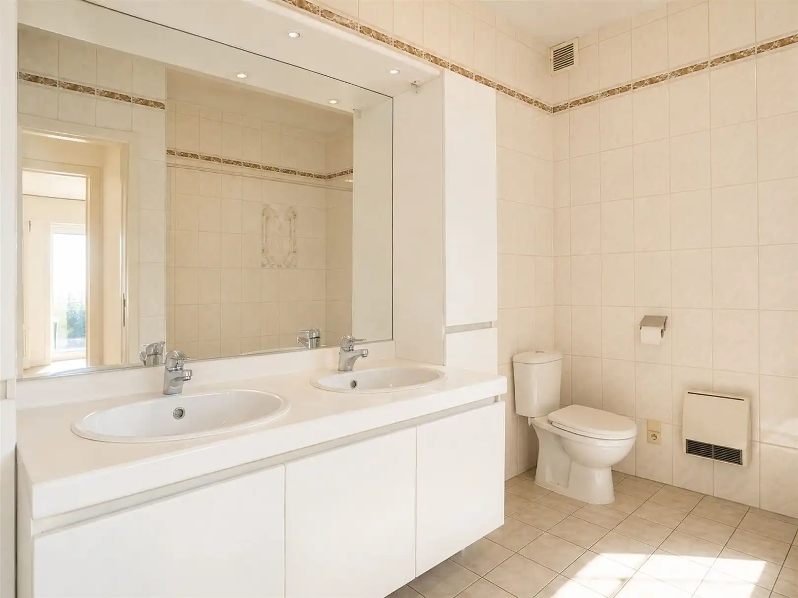 Appartement met twee slaapkamers en terras foto 7