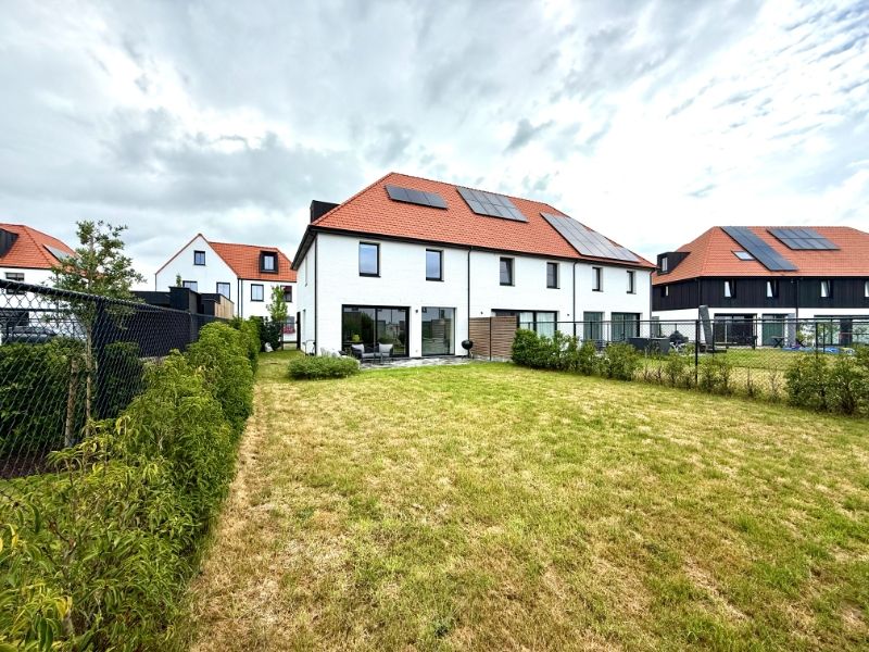 Recente, instapklare woning met 4 slaapkamers en garage foto 21