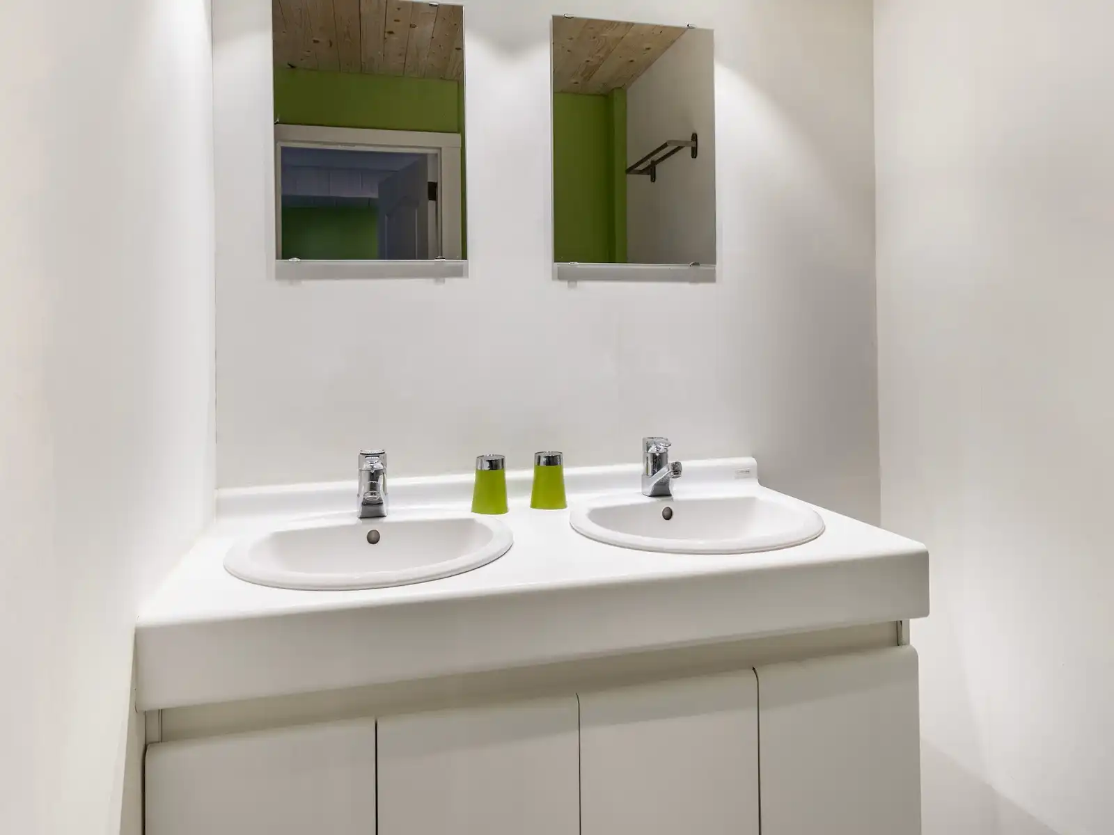 Landelijk gelegen woning met 4/5 slpks, zwembad en tuin foto 24