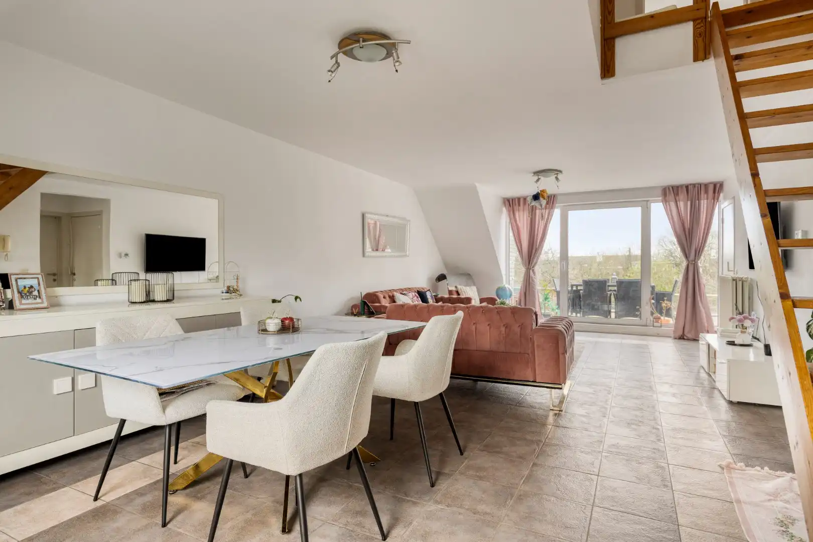 Ruim duplex-appartement met 3 slaapkamers en terras foto 7