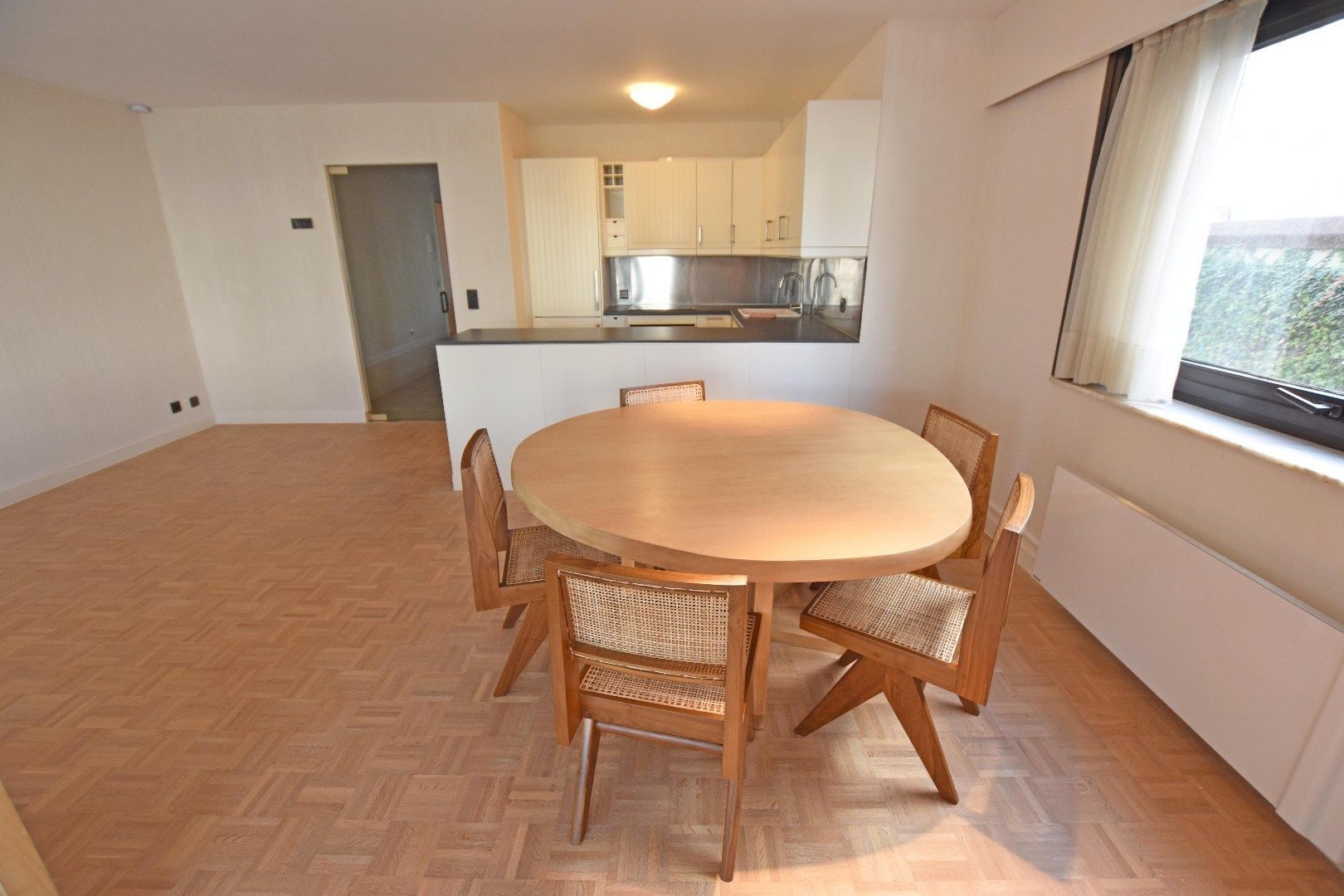 Ongemeubeld hoekappartement in hartje Zoute nabij het Albertplein foto 5