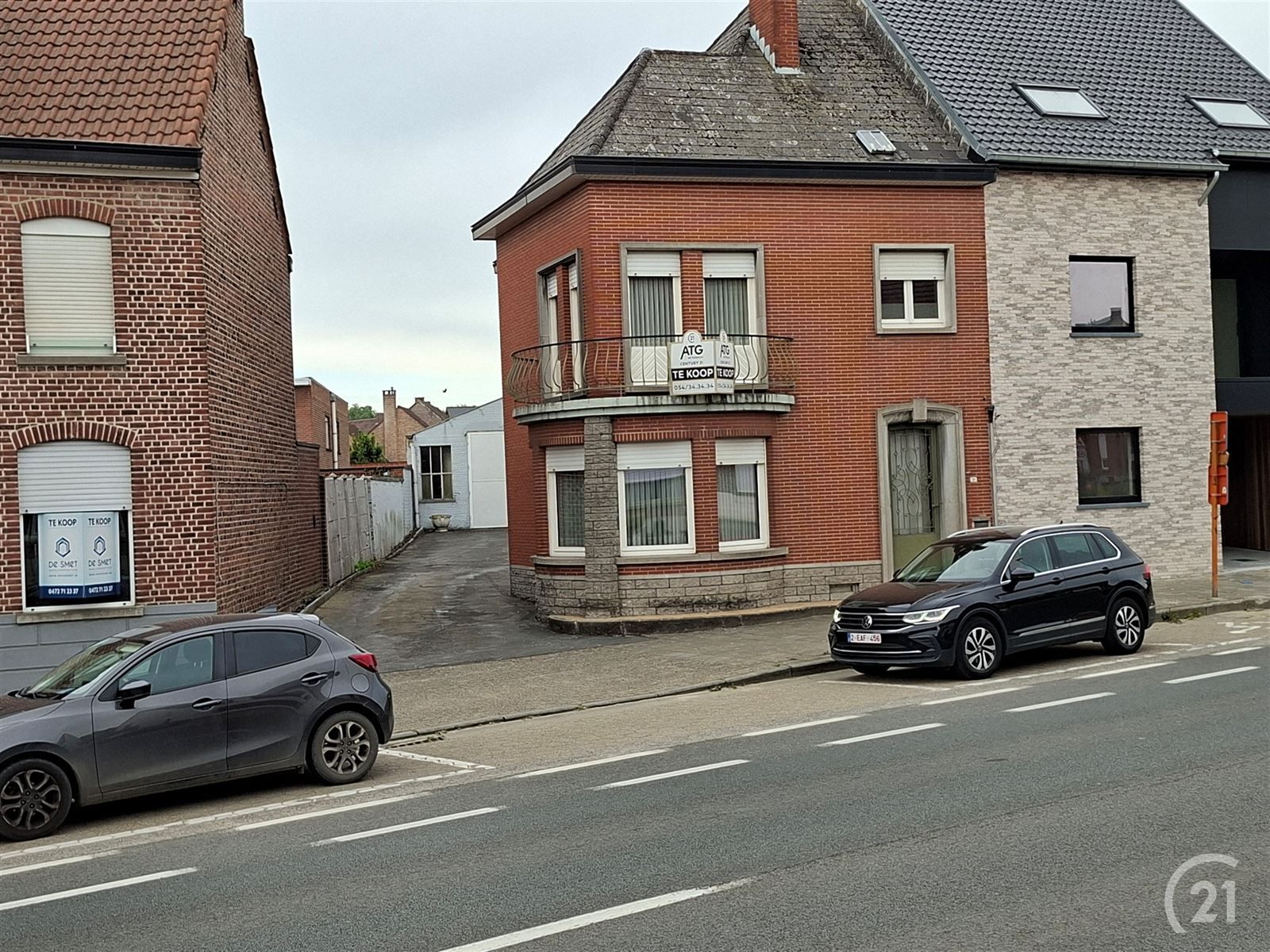 3 gevelwoning met loods (248m2) en garage foto {{pictureIndex}}