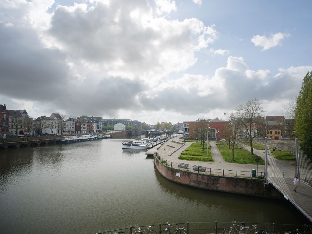 Lichtrijk 2-slaapkamerappartement met unieke zichten op de Gentse binnenwateren foto 9