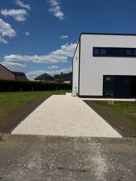 Halfopen nieuwbouw met tuin en terras. foto 2