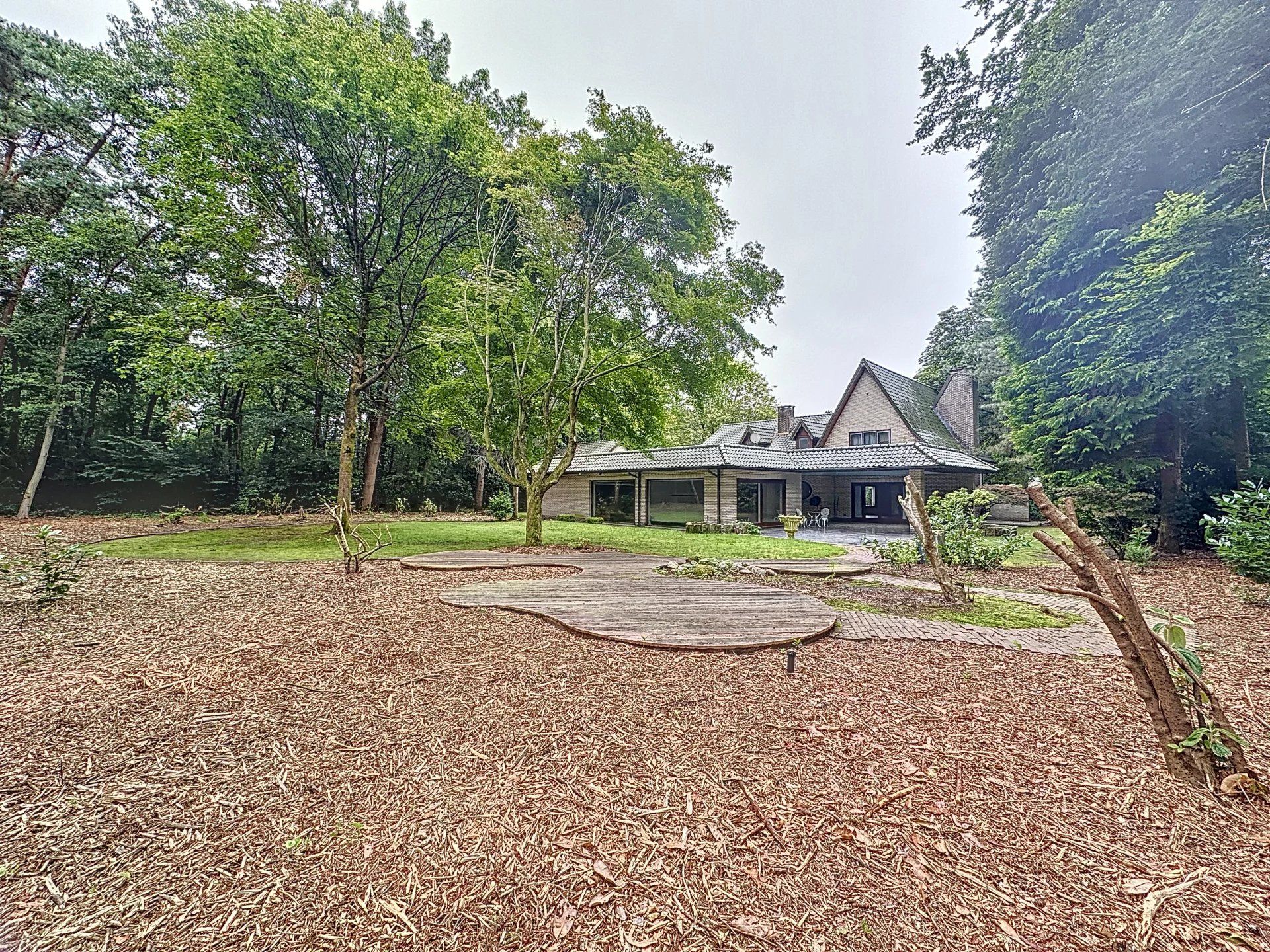 Mooie villa met 4 slaapkamers, 3 badkamers en een binnenzwembad op een ruim perceel van 35 are. foto 45