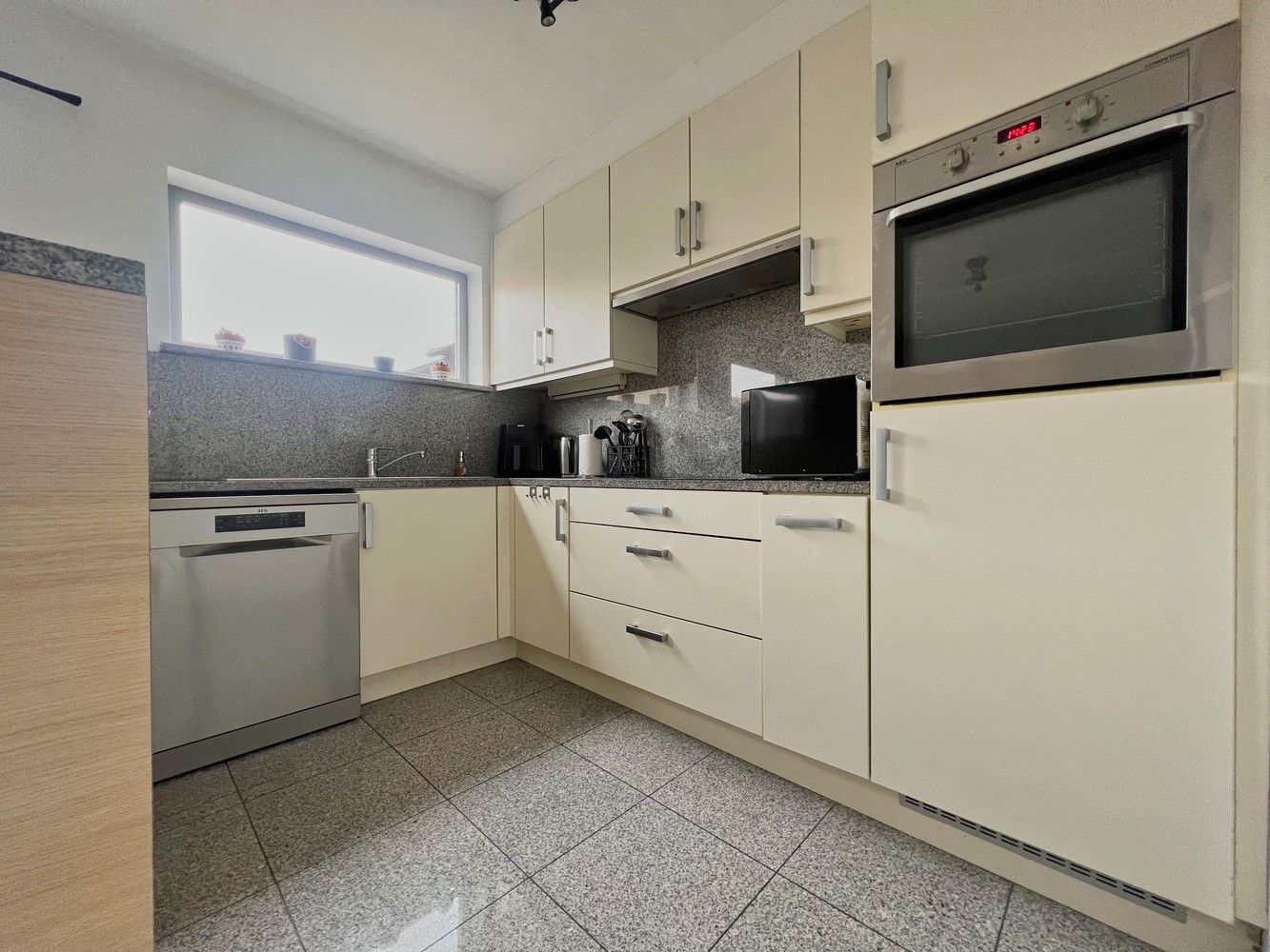 Lichtrijke gezinswoning met 3 slpks nabij centrum! foto 5