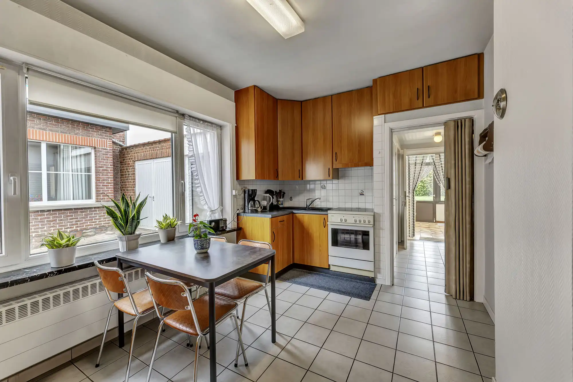 Goed onderhouden gelijkvloerse woning met garage en tuin foto 6