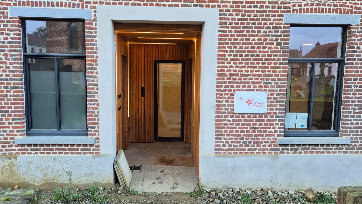 Uitzonderlijk ruime nieuwbouwwoning met 2 aparte appartementen -perfect voor co-housing, kangoeroewonen of wonen + zorgwoonst. foto 2