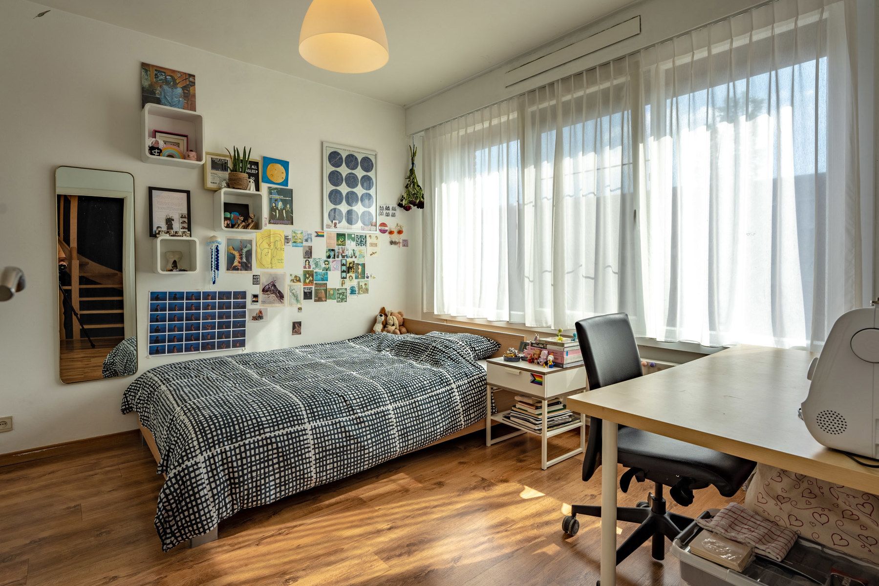 Verzorgde woning met dubbele parkeerplaats nabij Ekeren-Donk! foto 9