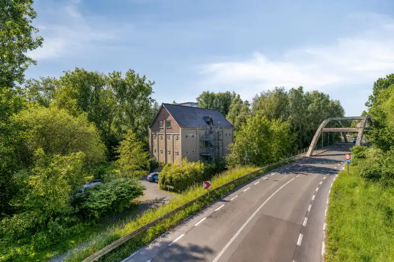 Hoofdfoto van de publicatie: Exclusieve topfloor loft met indrukwekkend volume