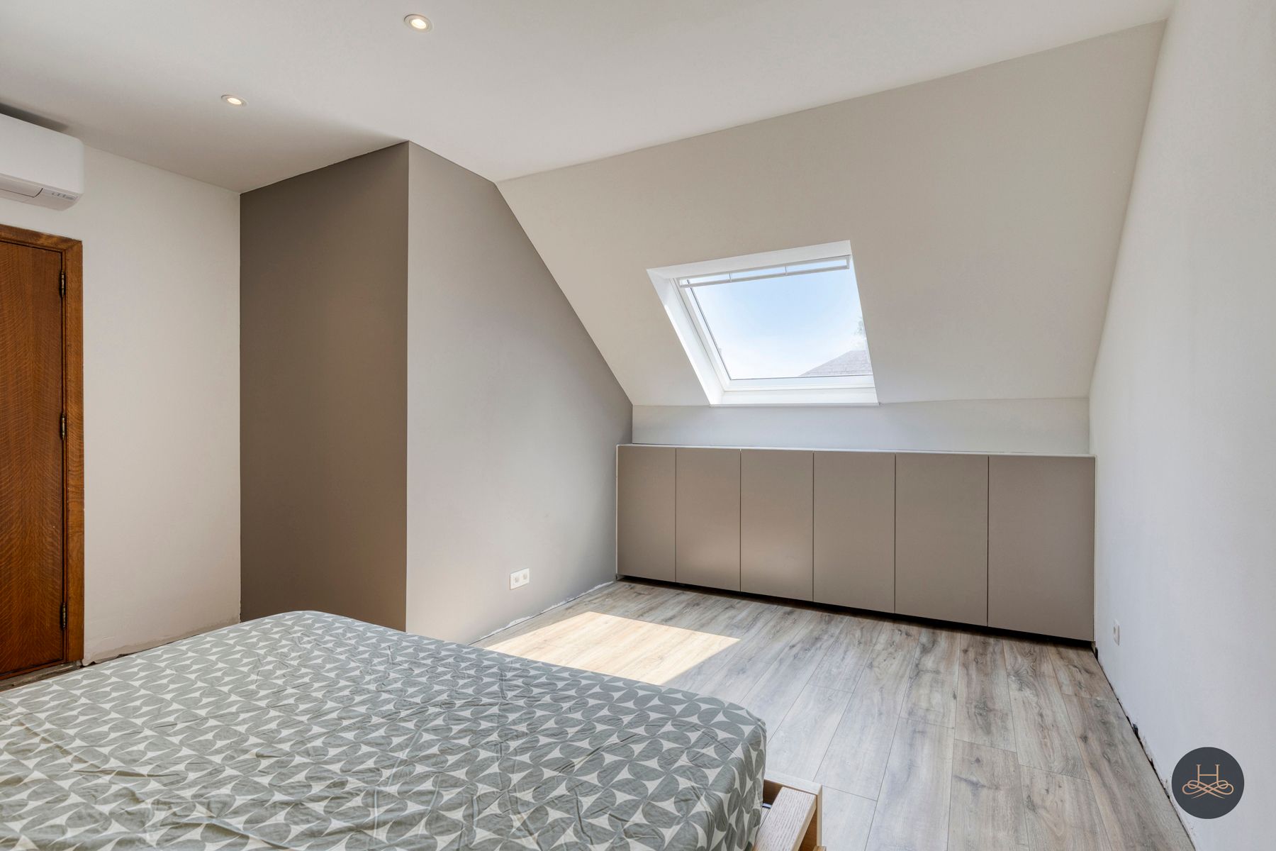 Gerenoveerde ruime woning op toplocatie met tuin foto 19