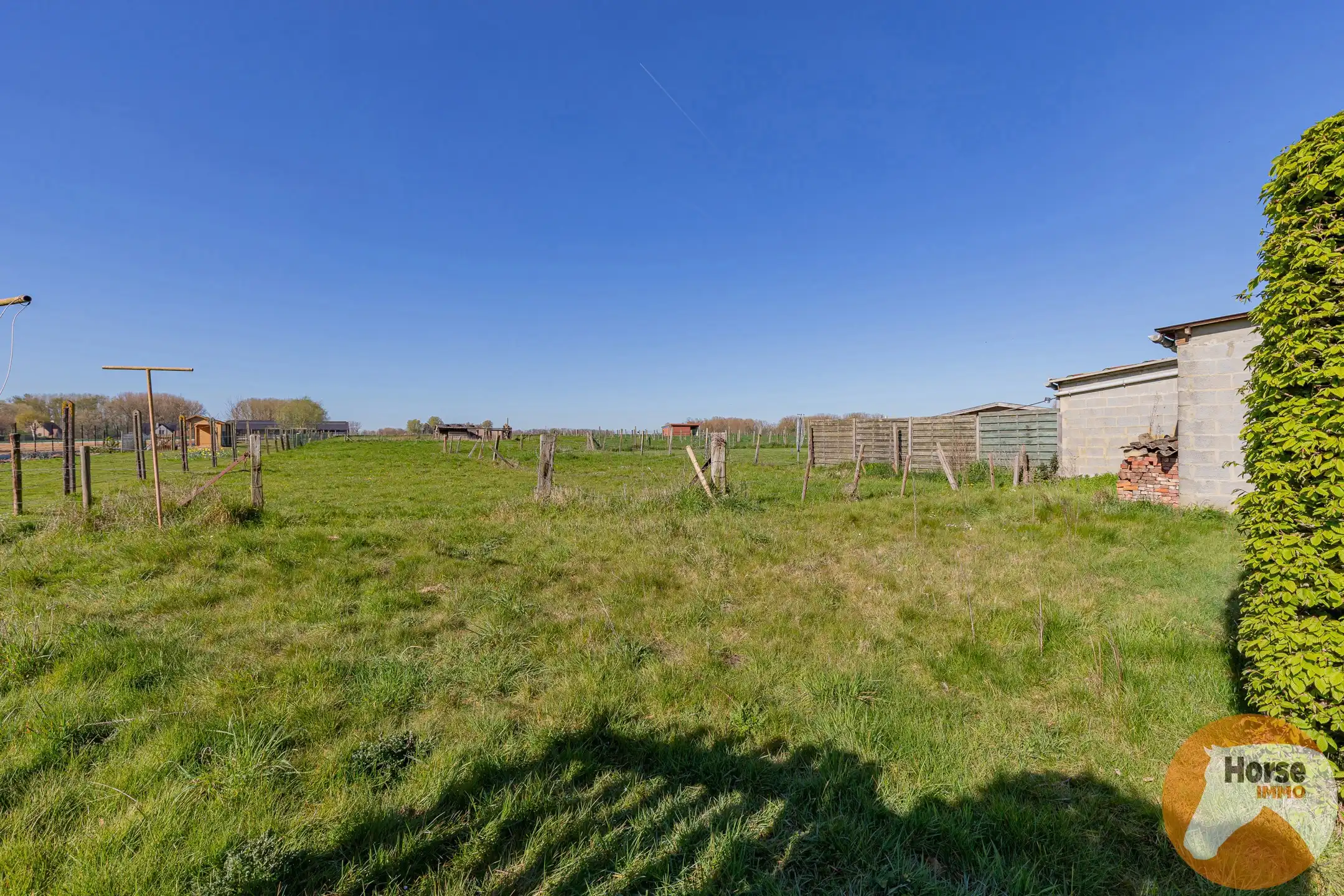 ERONDEGEM - Verzorgde 4-gevelwoning met achterliggende weide foto 8