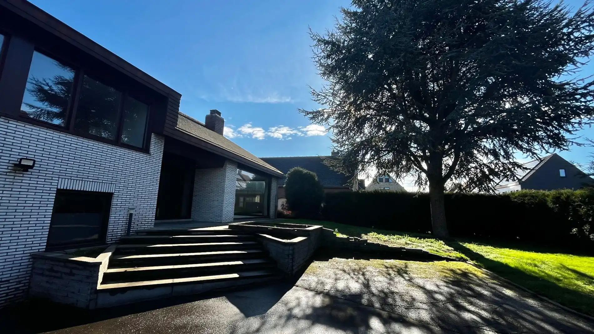 Grote woning op 1518 m² met 5 kamers & een grote garage foto 4