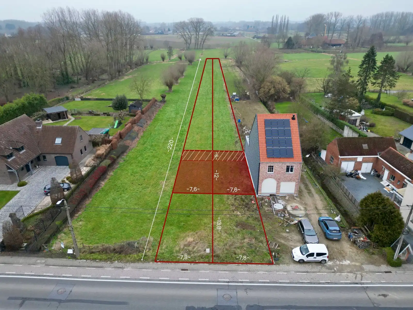 Prachtig gelegen bouwgrond voor gesloten bebouwing! foto {{pictureIndex}}