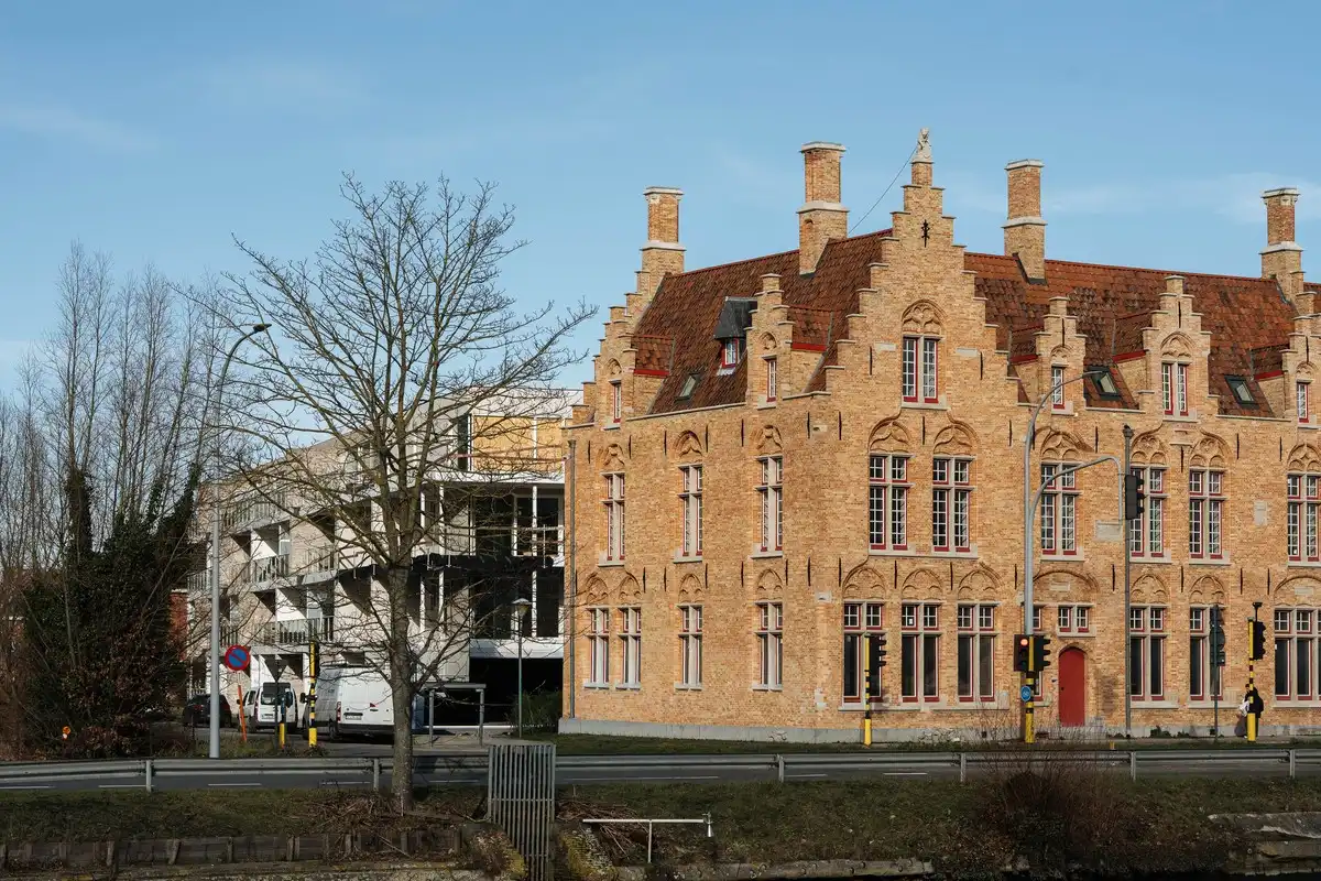 Sfeervol wonen te Brugge in een historisch gebouw foto 9
