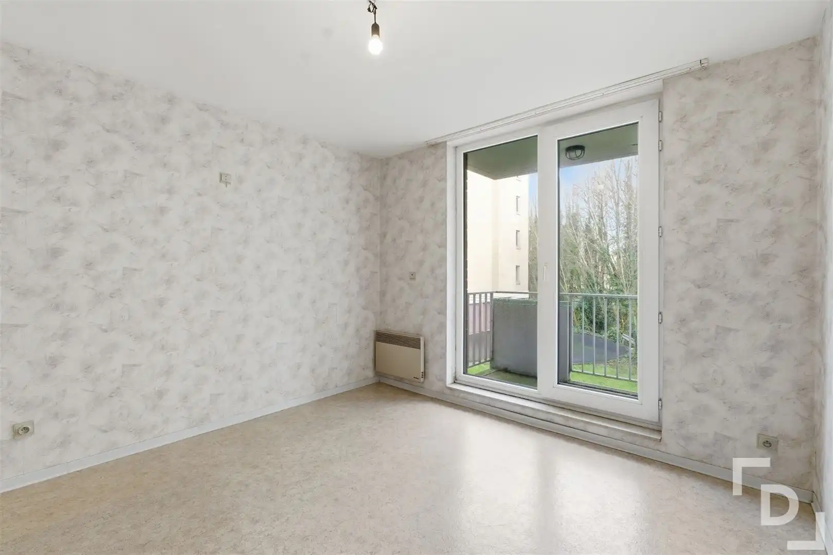 Ruim appartement met 3 slaapkamers en garage te koop in de groene omgeving van Ieper. foto 13