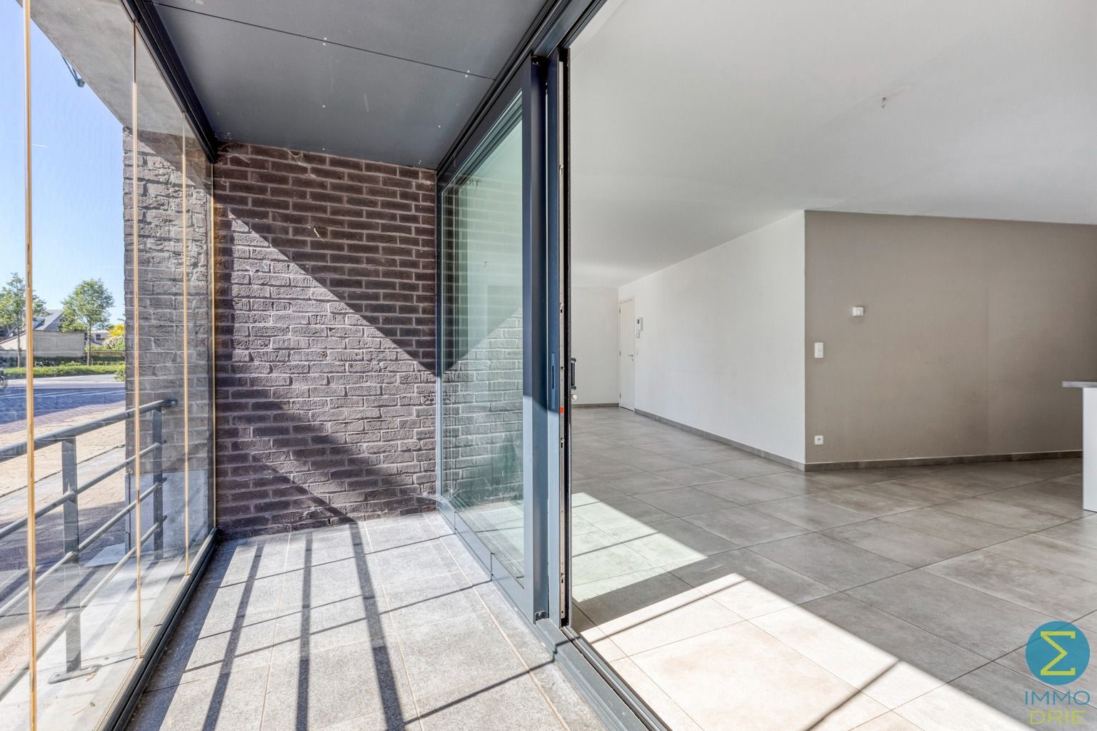 Centraal gelegen ruim gelijkvloers appartement met garage foto 12