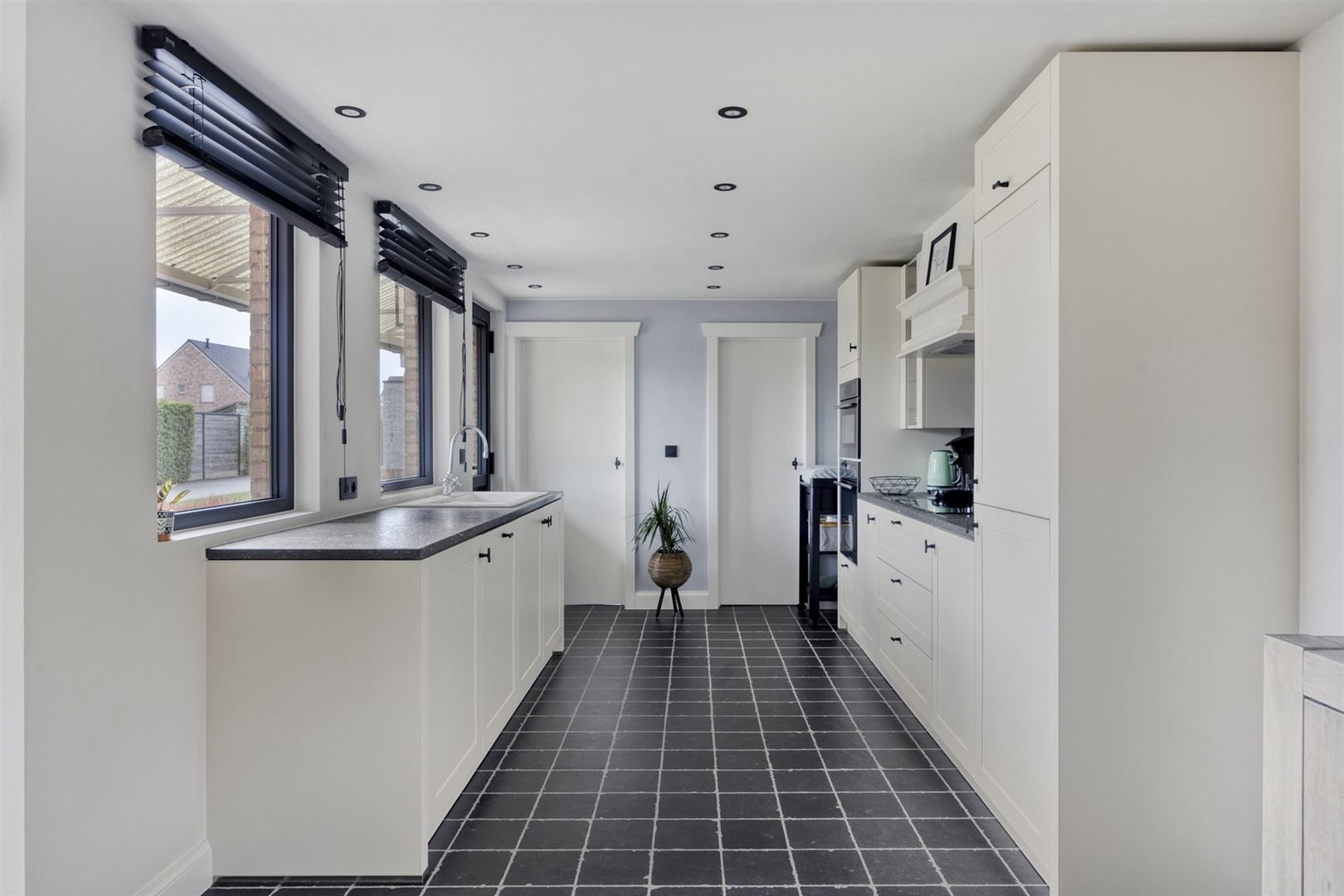 TE KOOP: Prachtig gerenoveerde woning met tuin in Koersel! foto 8