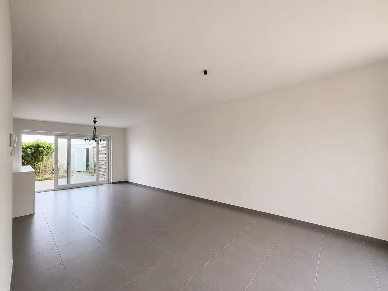 Ruime gezinswoning met 3 à 4 slaapkamers, garage en tuin foto 2