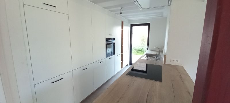 Dit appartement is gelegen langsheen de Langerbrugsestraat te Evergem. foto 5