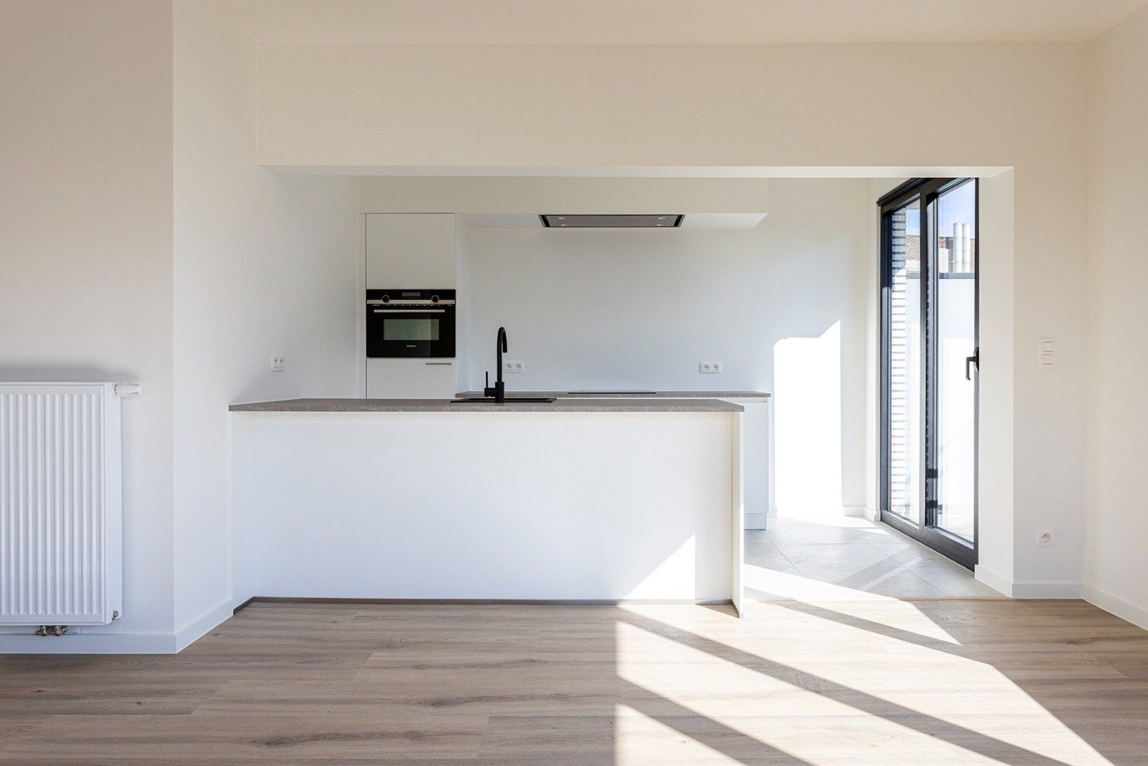 Ruim en modern appartement (vernieuwbouw) met 3 slpks nabij De Roma foto 5