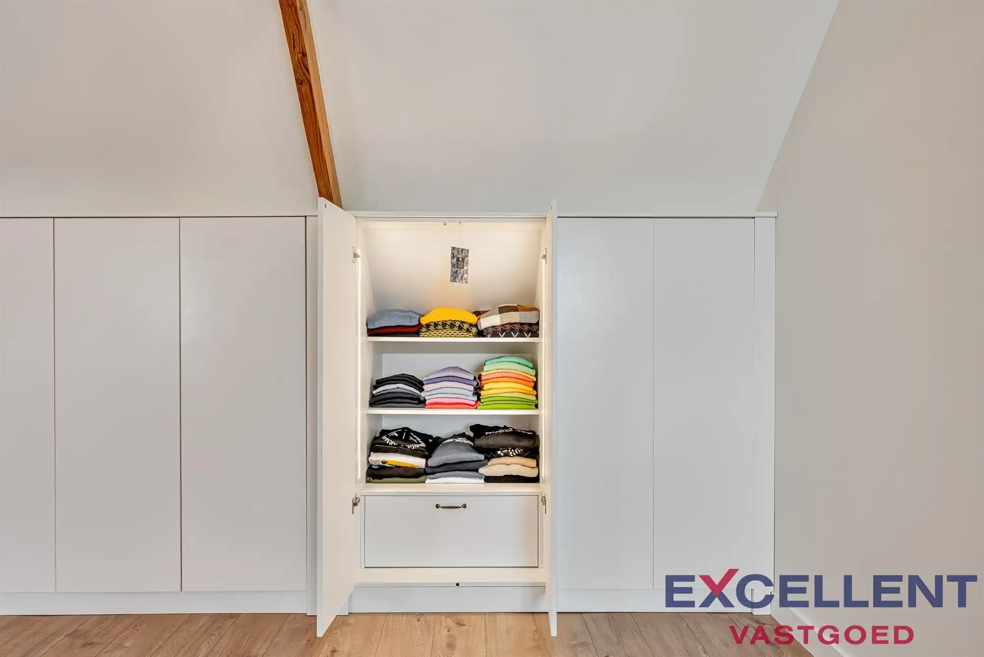 Modern gerenoveerde en riante villa met verzicht te koop foto 25