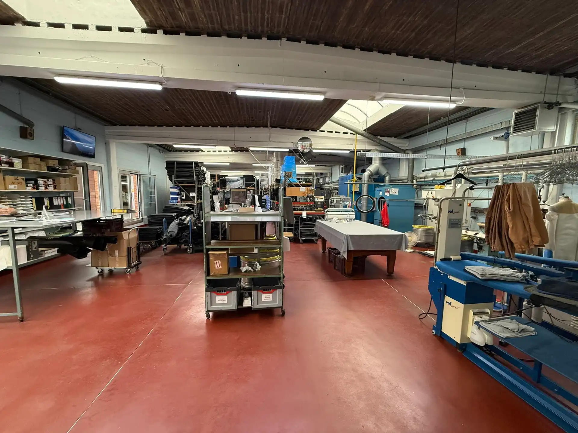 Industrieel gebouw met kantoren en buitenopslag te huur op toplocatie in Ekeren foto 13