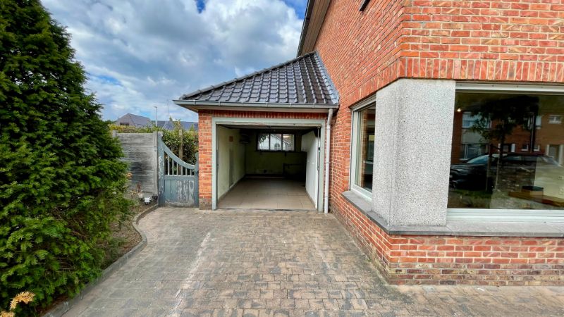 Charmante woning met garage en tuin foto 24